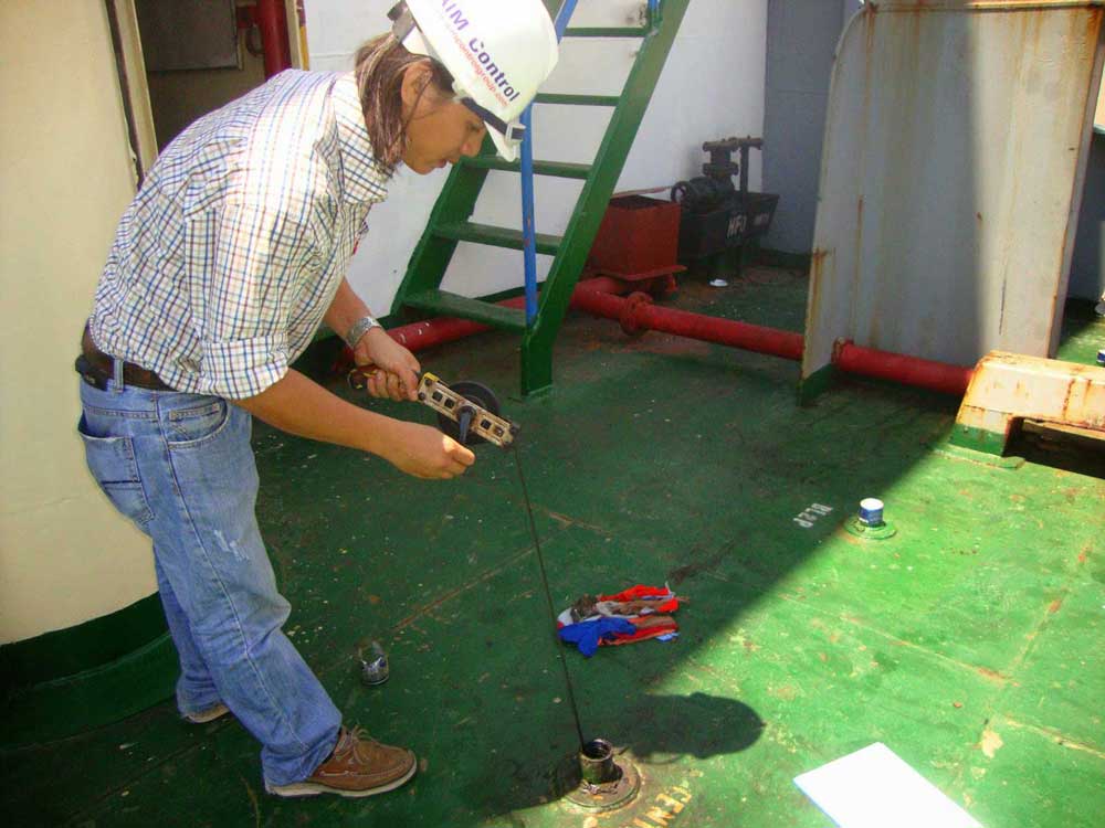 Oil_Gas_and_Chemicals_cargo_surveyors_and_experts_AIM_CONTROL