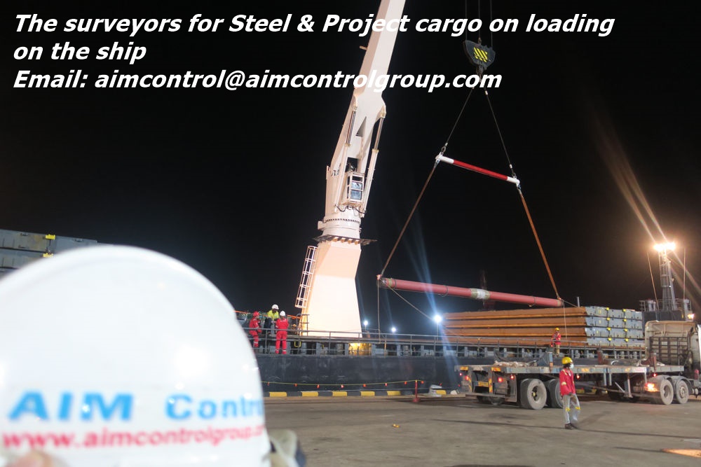 The_surveyors_for_Steel__Project_cargo_on_loading